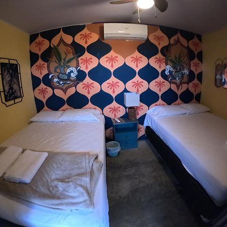 Sunset Hut Hostel Омоа Екстериор снимка