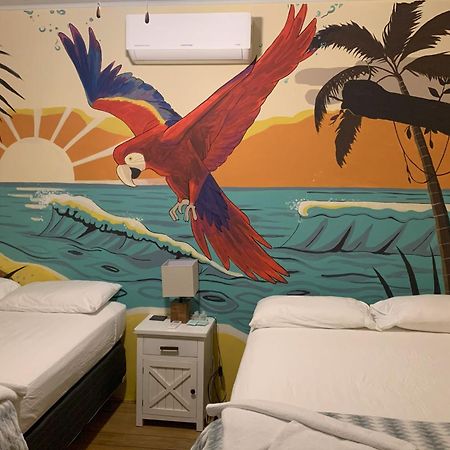 Sunset Hut Hostel Омоа Екстериор снимка
