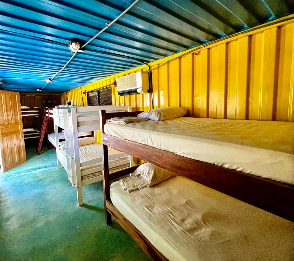 Sunset Hut Hostel Омоа Екстериор снимка