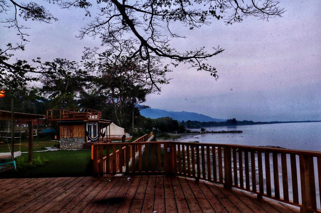 Sunset Hut Hostel Омоа Екстериор снимка