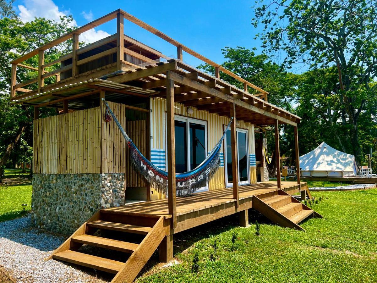Sunset Hut Hostel Омоа Екстериор снимка