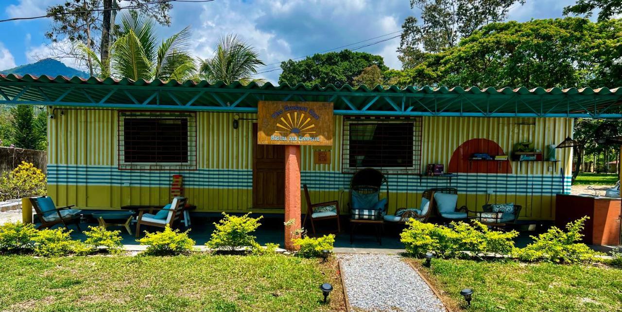Sunset Hut Hostel Омоа Екстериор снимка