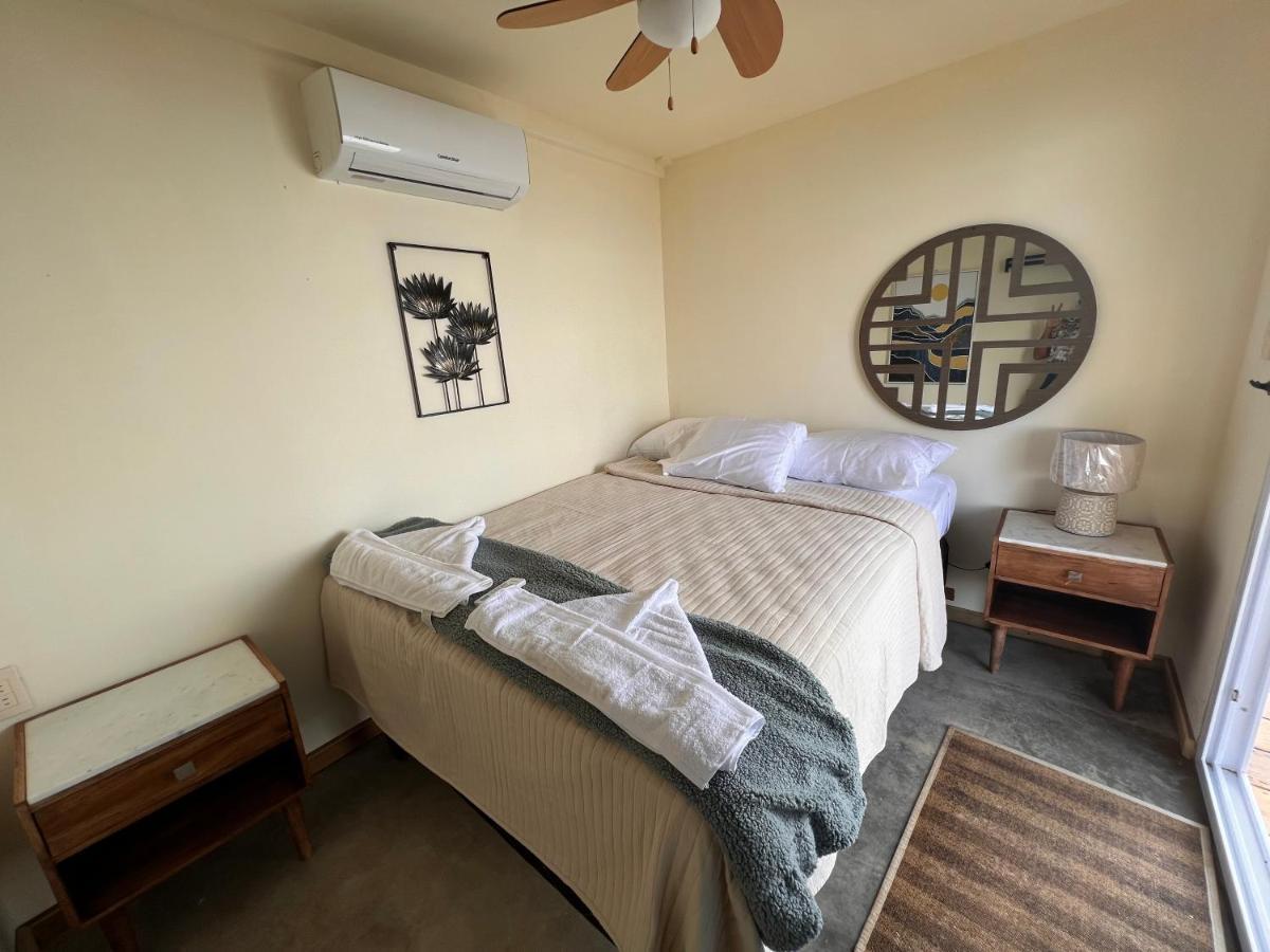 Sunset Hut Hostel Омоа Екстериор снимка