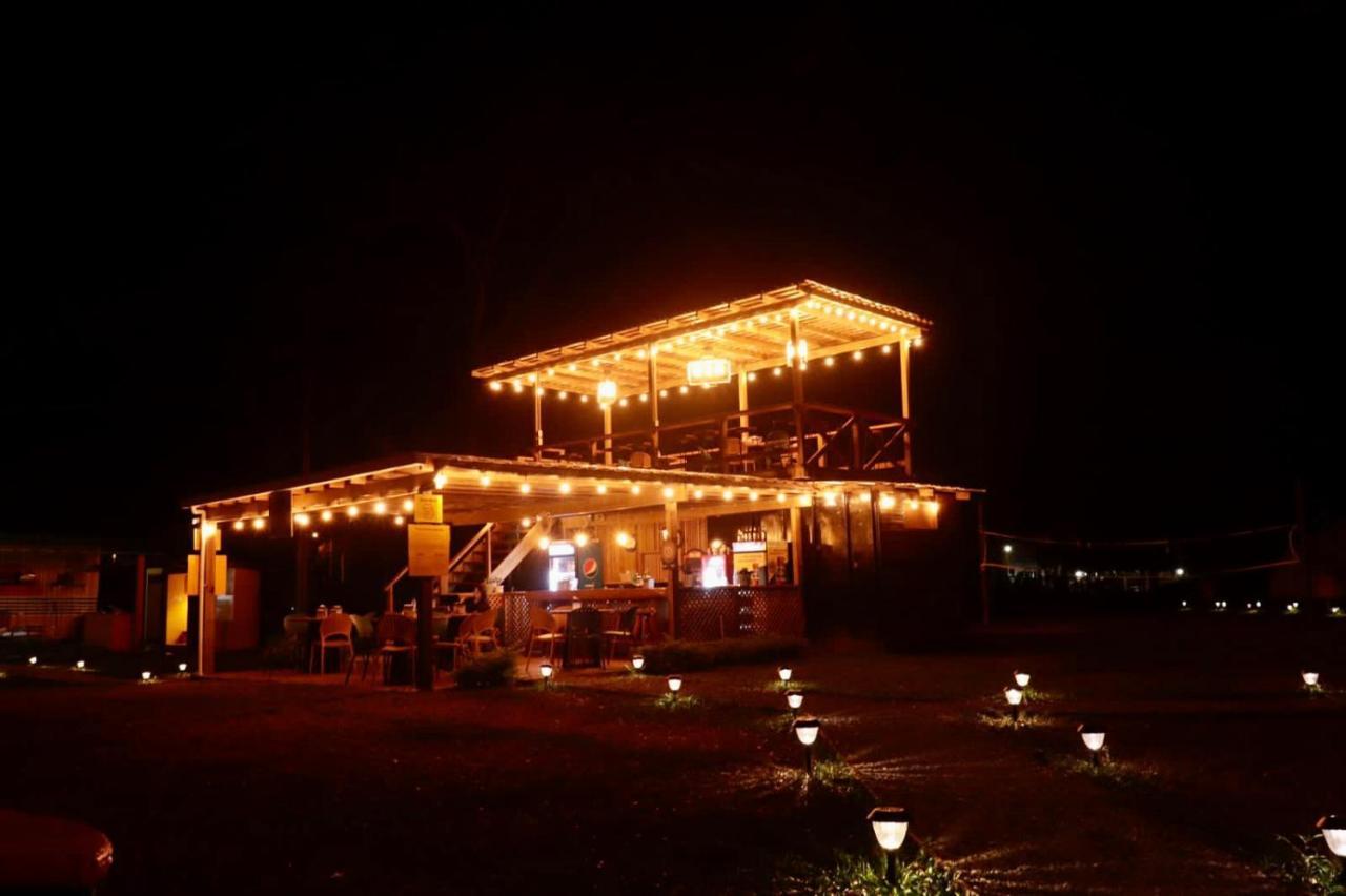 Sunset Hut Hostel Омоа Екстериор снимка