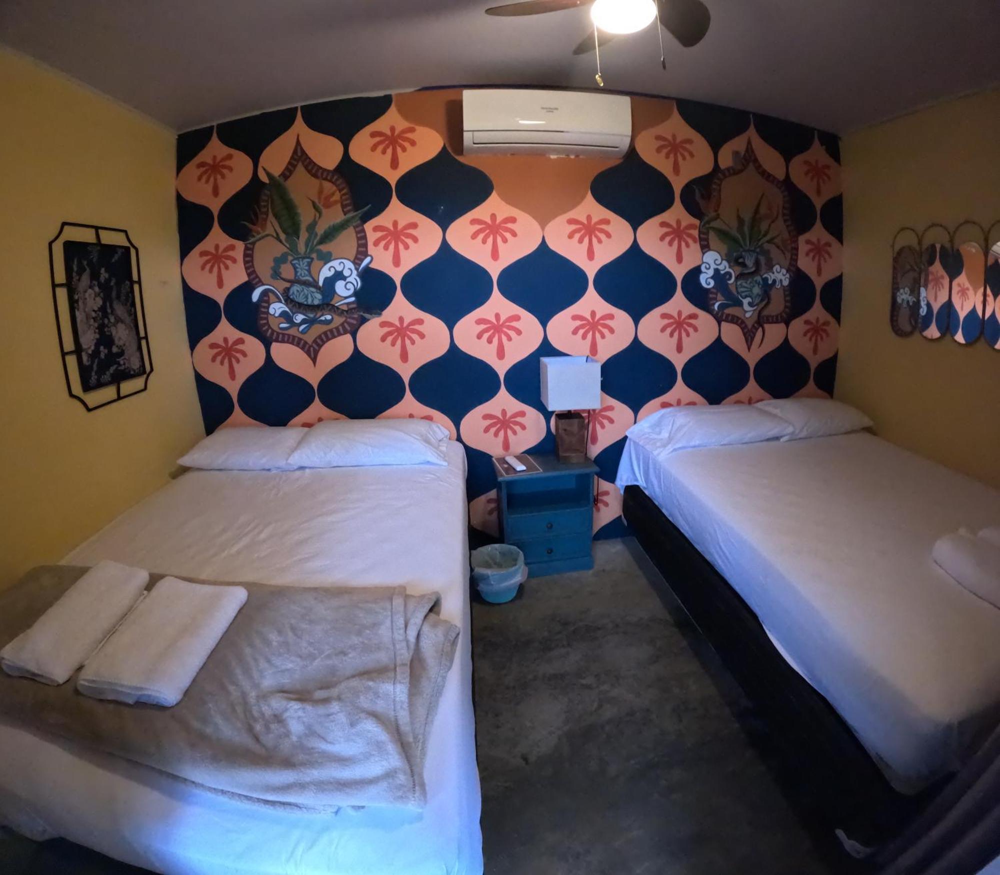 Sunset Hut Hostel Омоа Екстериор снимка