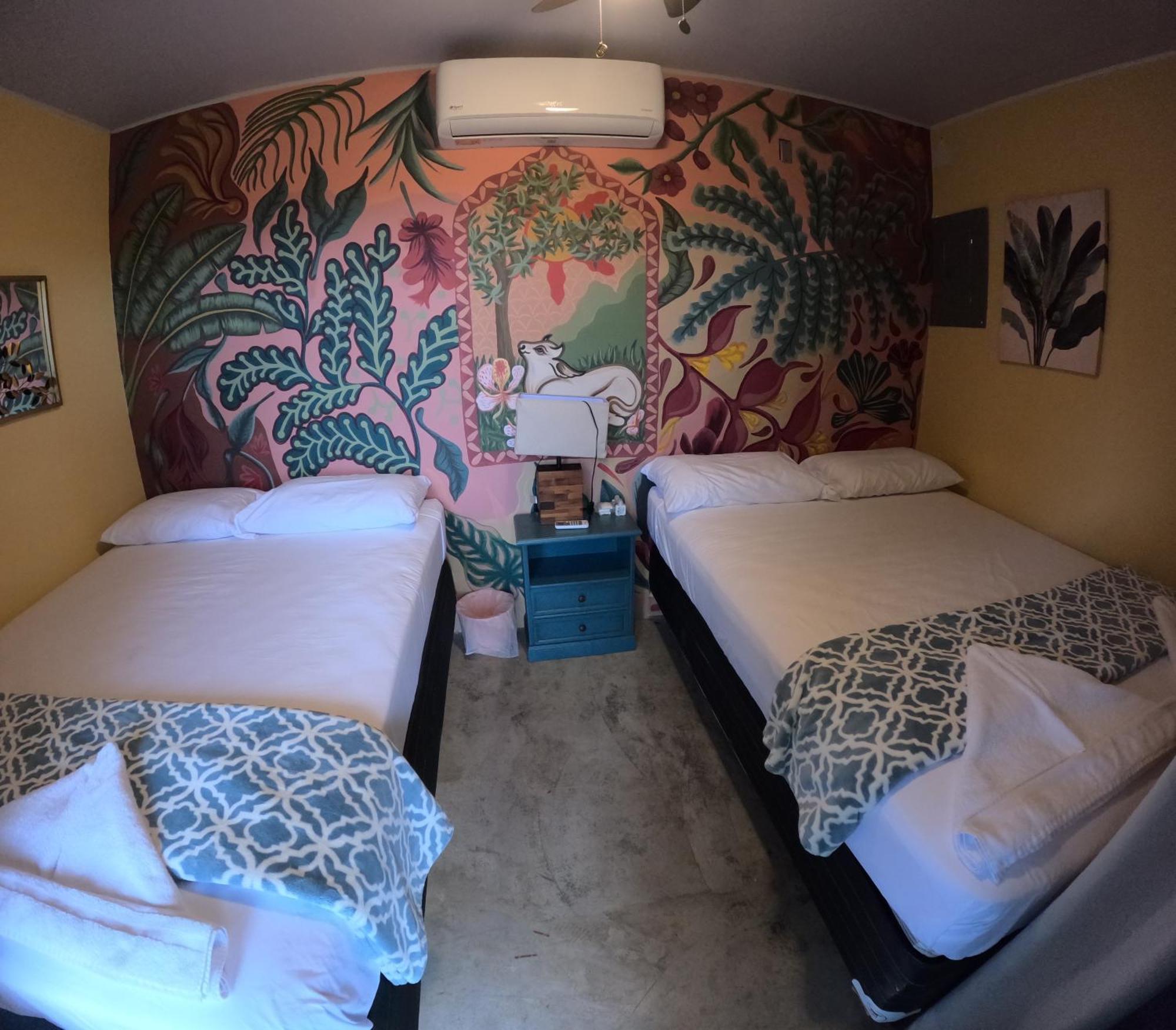 Sunset Hut Hostel Омоа Екстериор снимка