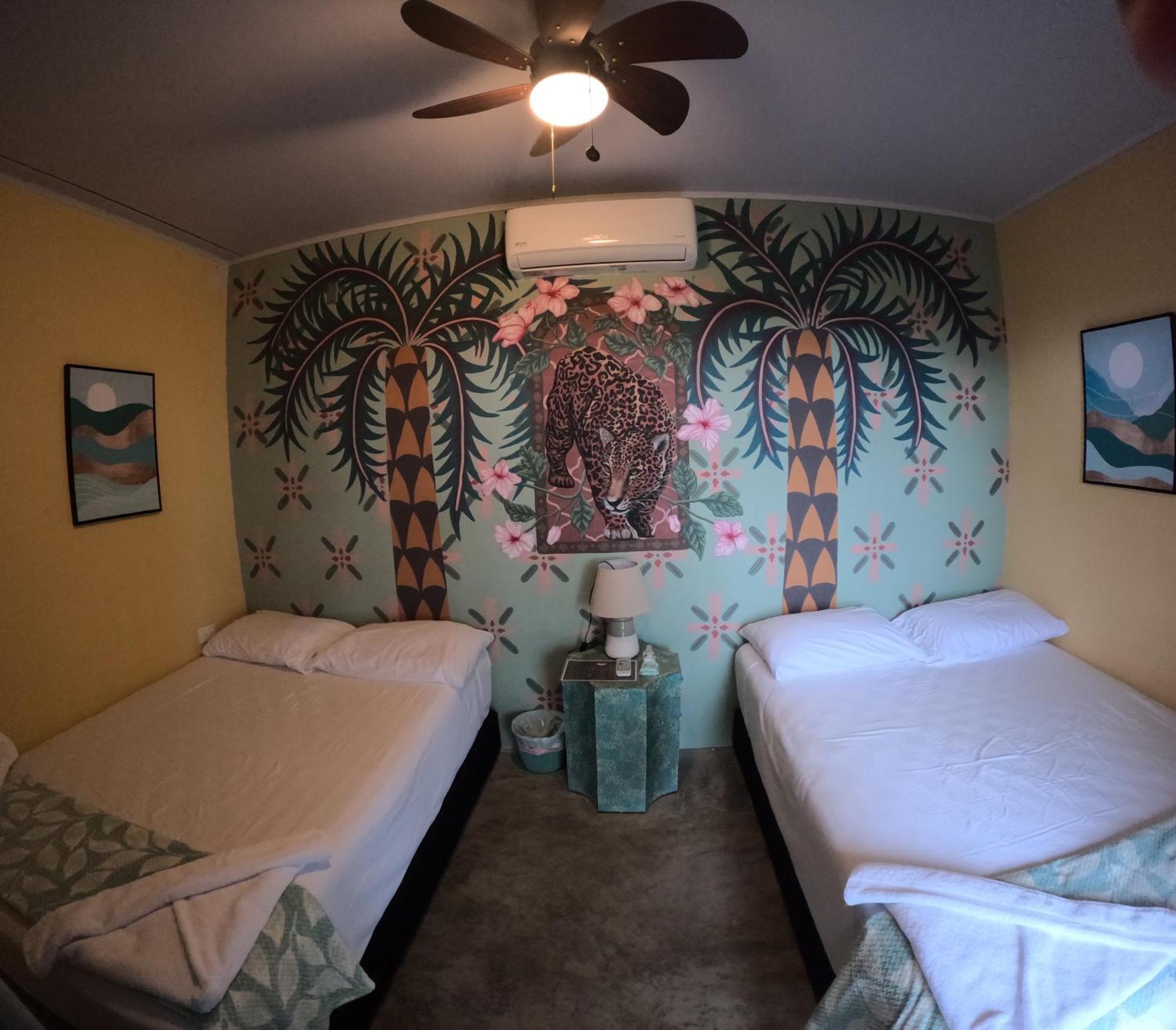 Sunset Hut Hostel Омоа Екстериор снимка