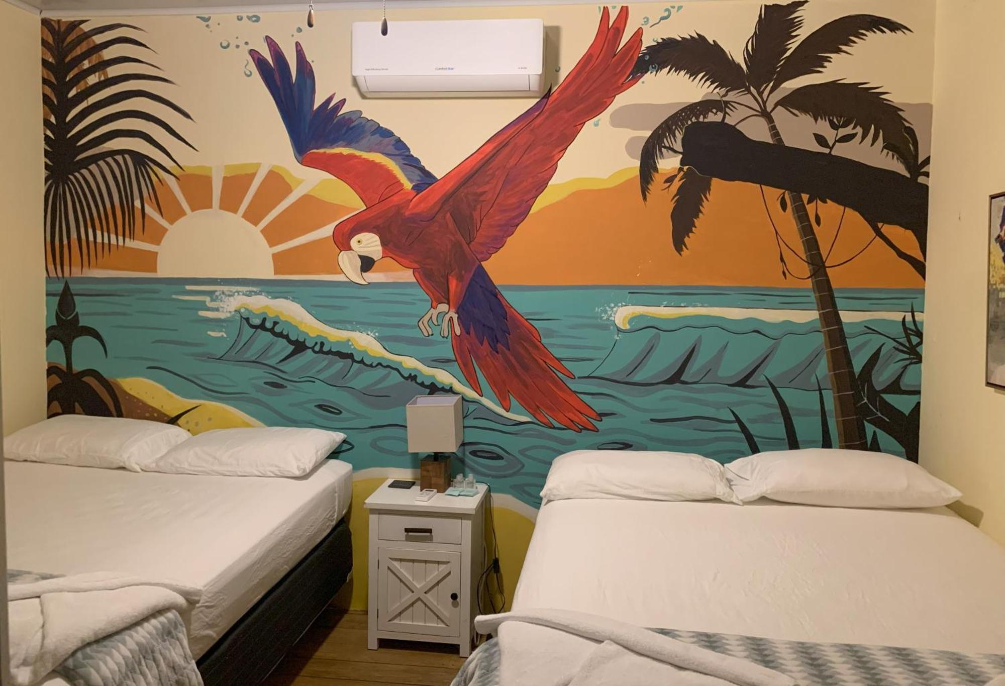 Sunset Hut Hostel Омоа Екстериор снимка