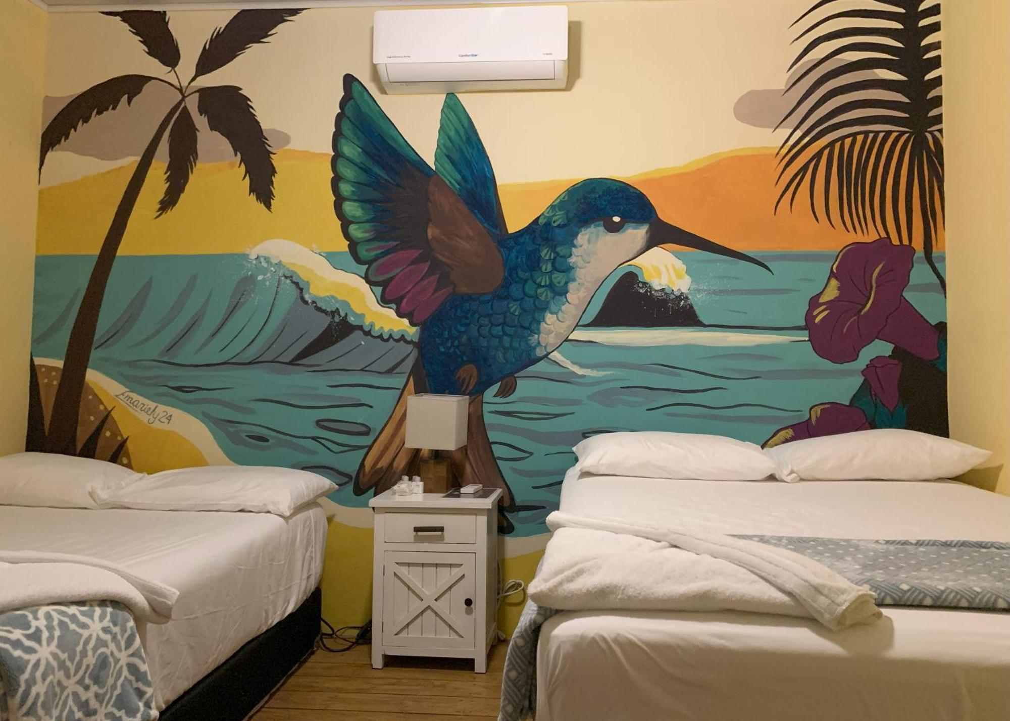 Sunset Hut Hostel Омоа Екстериор снимка